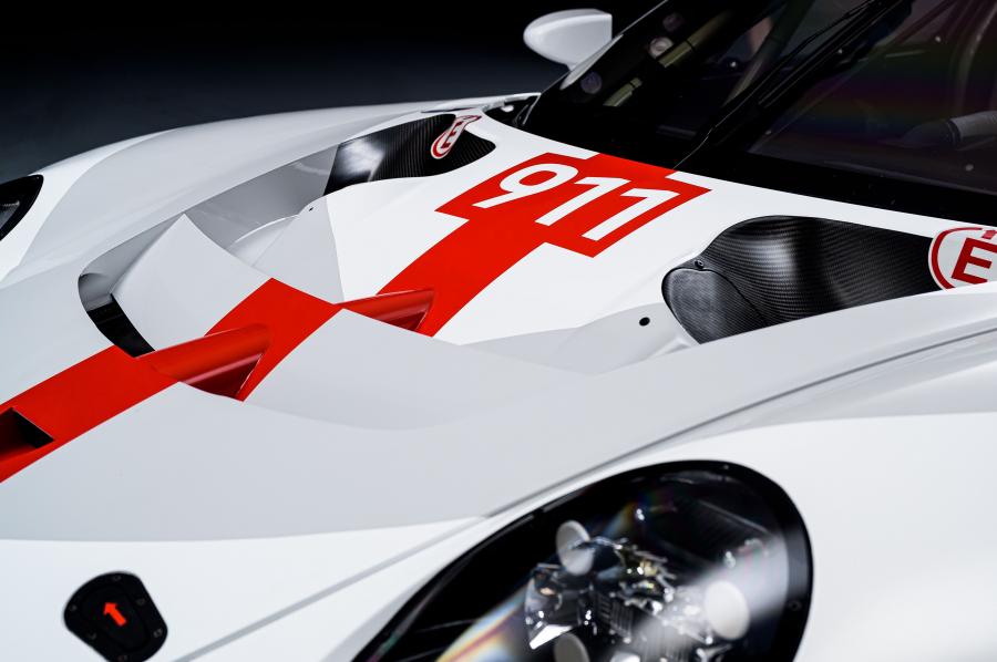 Детали экстерьера Porsche 911 RSR (991) 2019 года  (фото 12 из 21)